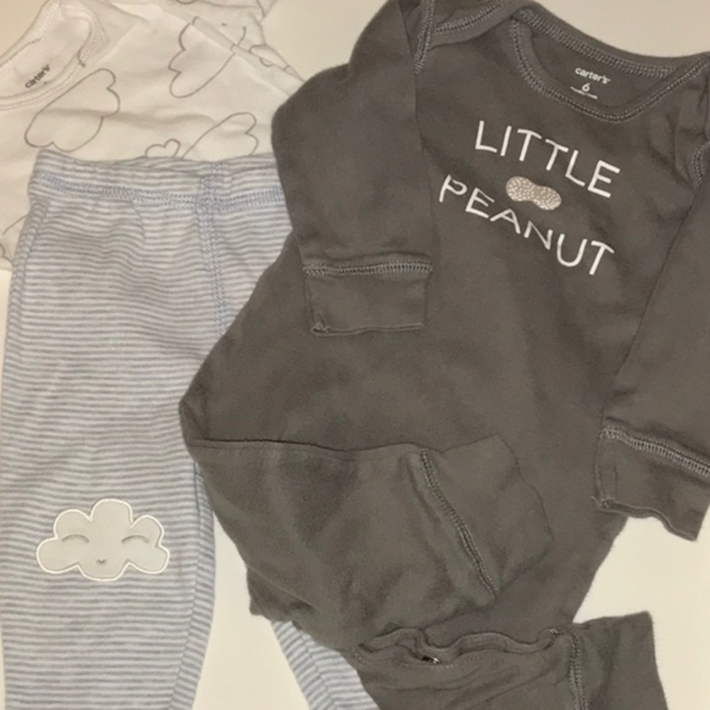 CARTER 6 MONTHS  SET TOTAL OF 3 PIECES.  CLOUD PRINT 2 PIECES AND LITTLE PEANUT
